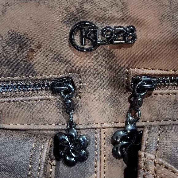 KL928 Crossbody Bag - Picture 6 of 16